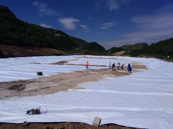 人工湖土工膜图片第2张 人工湖土工膜