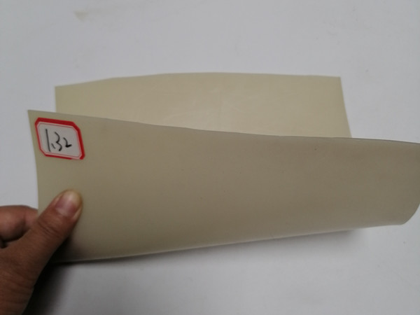 光面土工膜图片第2张 1.32mm乳白色光面土工膜